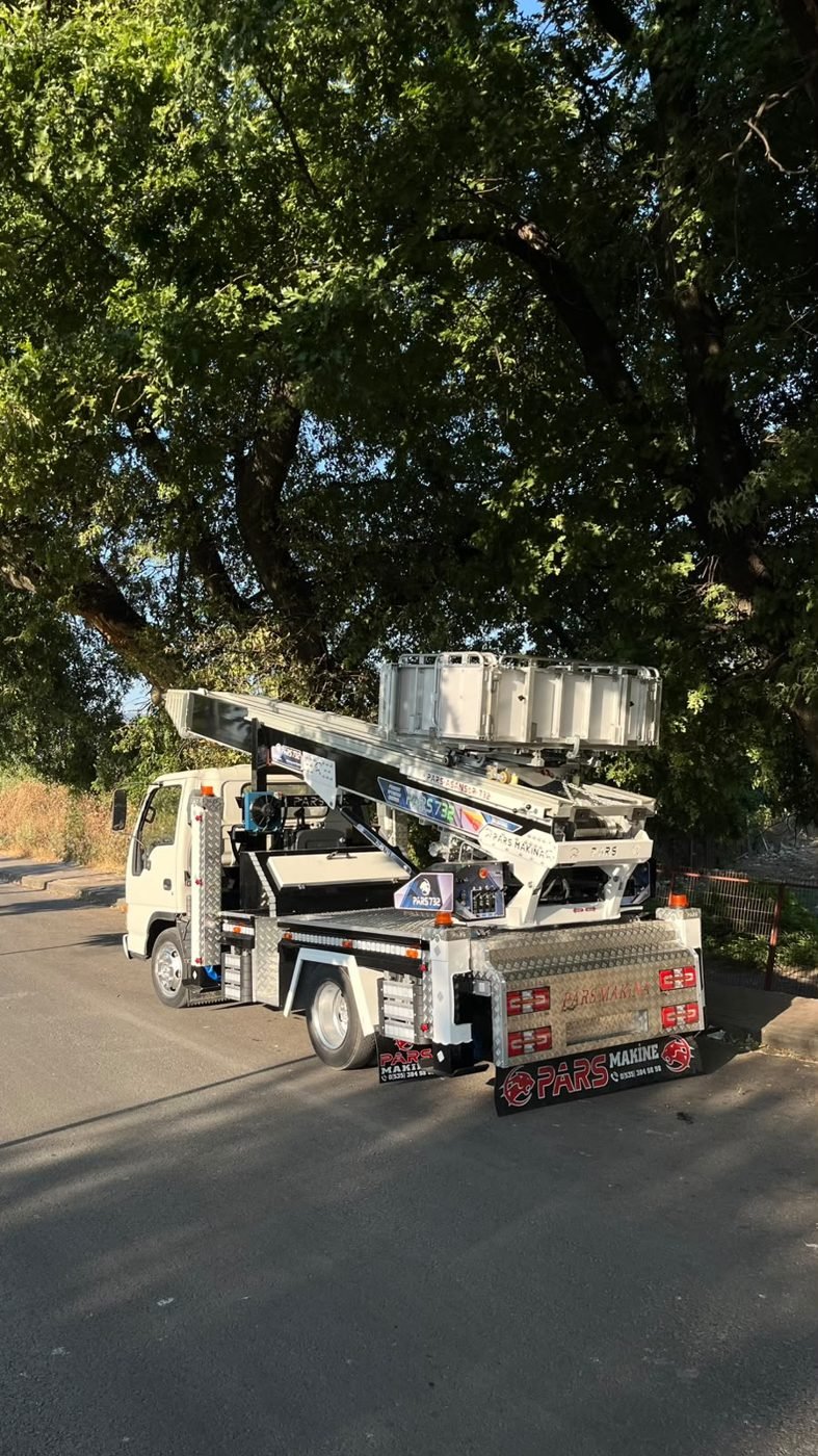 Yeğen mobil asansör aracı arka görünüm